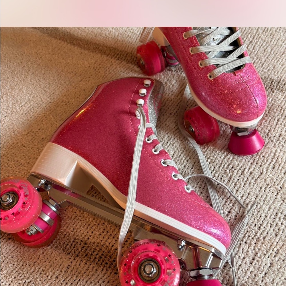 SOLD❌ Sparkly Pink Glitter Roller Skates